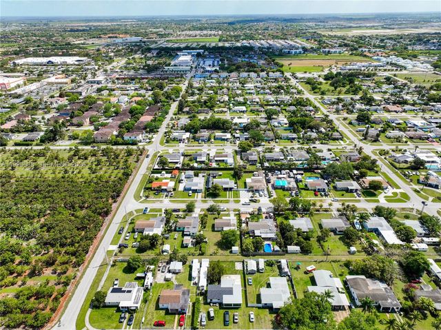 1560 NE 12th St, Homestead, FL 33033