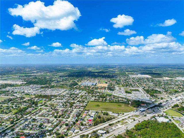 1560 NE 12th St, Homestead, FL 33033