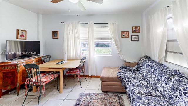 1560 NE 12th St, Homestead, FL 33033