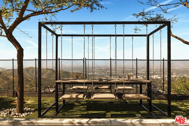 2715 Edwin Place, Los Angeles, CA 90046