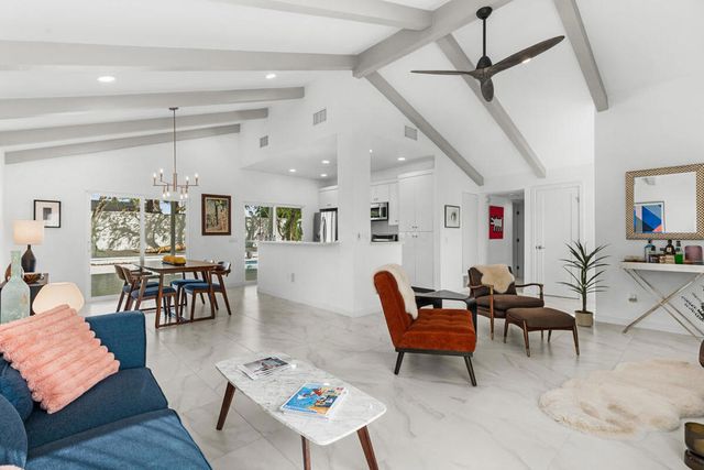 1022 E El Escudero Street, Palm Springs, CA 92262