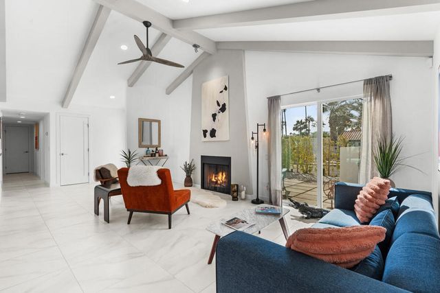 1022 E El Escudero Street, Palm Springs, CA 92262