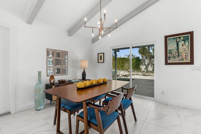 1022 E El Escudero Street, Palm Springs, CA 92262