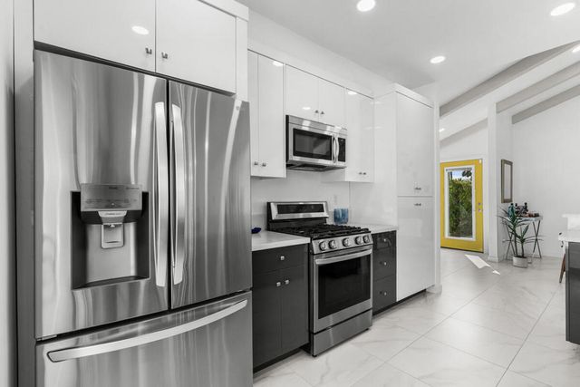 1022 E El Escudero Street, Palm Springs, CA 92262