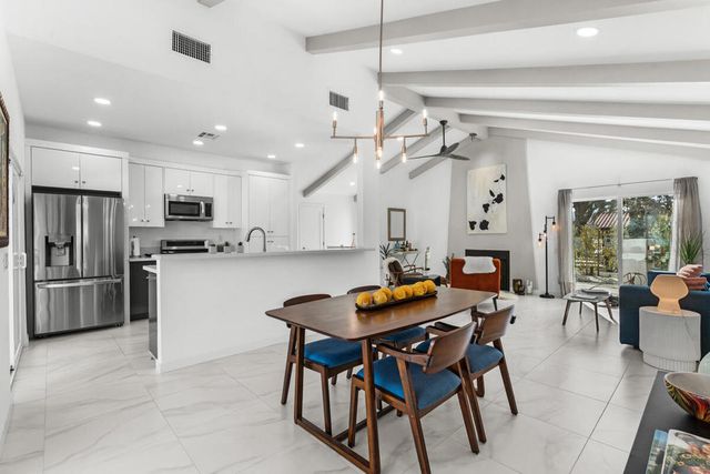 1022 E El Escudero Street, Palm Springs, CA 92262