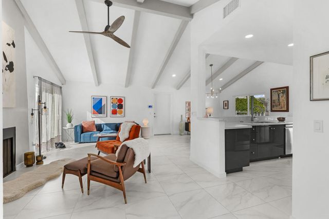 1022 E El Escudero Street, Palm Springs, CA 92262