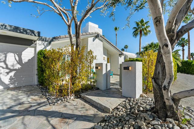 1022 E El Escudero Street, Palm Springs, CA 92262