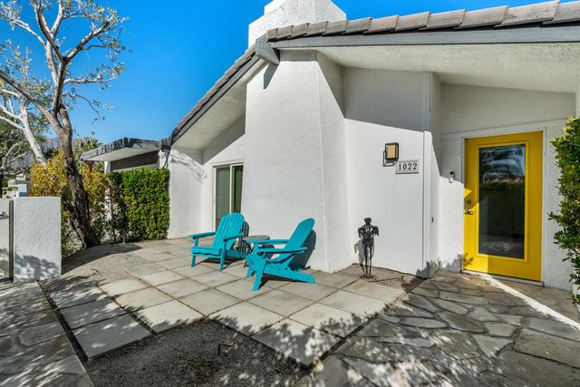 1022 E El Escudero Street, Palm Springs, CA 92262