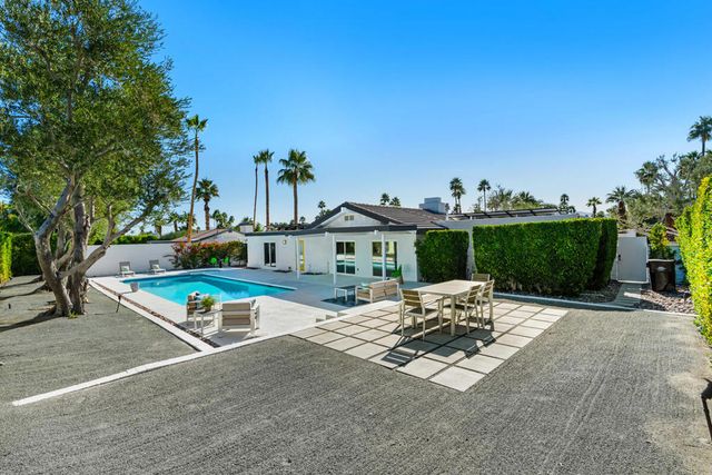 1022 E El Escudero Street, Palm Springs, CA 92262