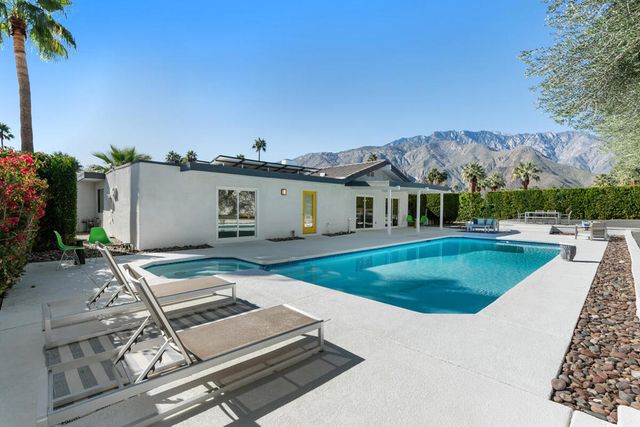 1022 E El Escudero Street, Palm Springs, CA 92262