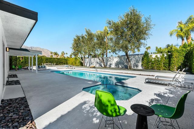 1022 E El Escudero Street, Palm Springs, CA 92262