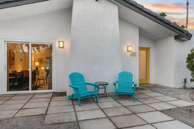 1022 E El Escudero Street, Palm Springs, CA 92262