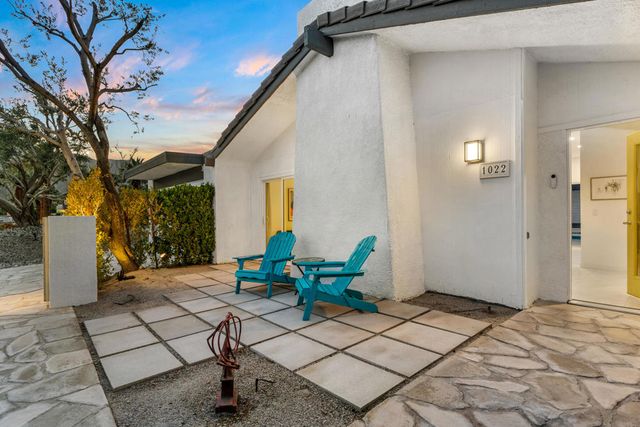 1022 E El Escudero Street, Palm Springs, CA 92262