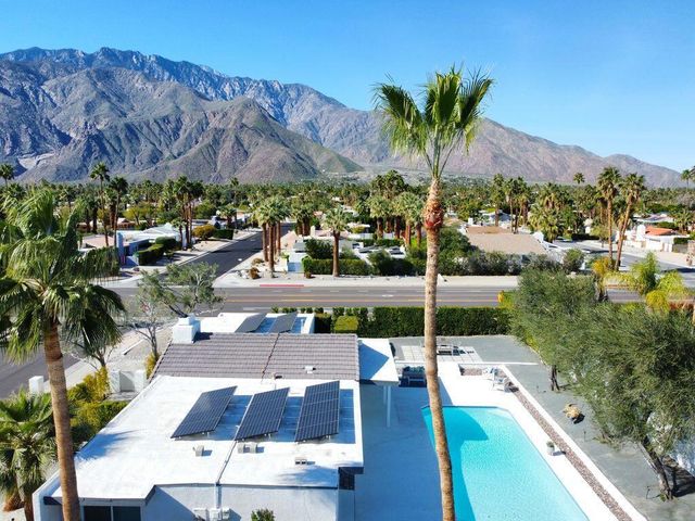 1022 E El Escudero Street, Palm Springs, CA 92262