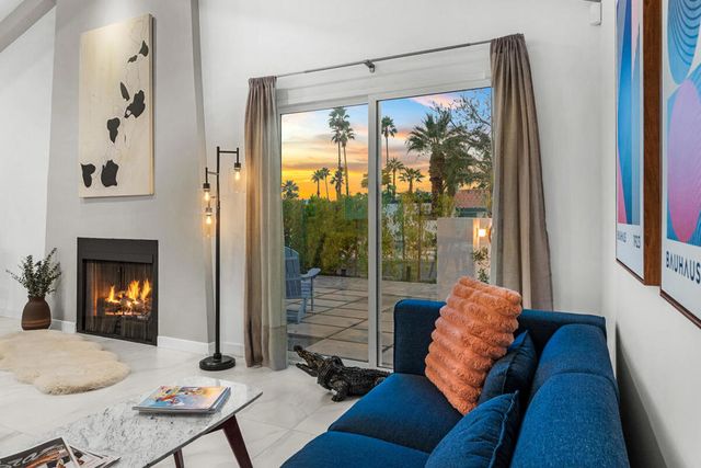 1022 E El Escudero Street, Palm Springs, CA 92262