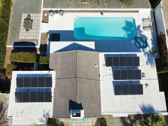 1022 E El Escudero Street, Palm Springs, CA 92262