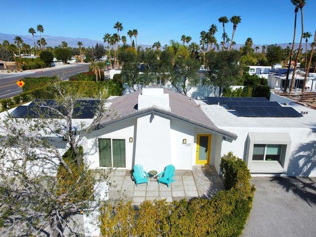 1022 E El Escudero Street, Palm Springs, CA 92262