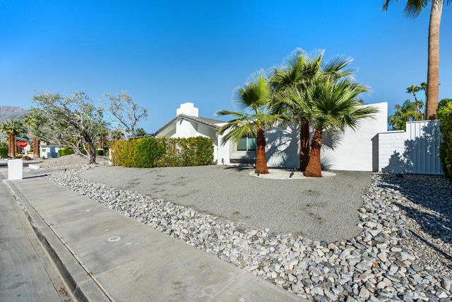1022 E El Escudero Street, Palm Springs, CA 92262