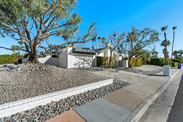 1022 E El Escudero Street, Palm Springs, CA 92262
