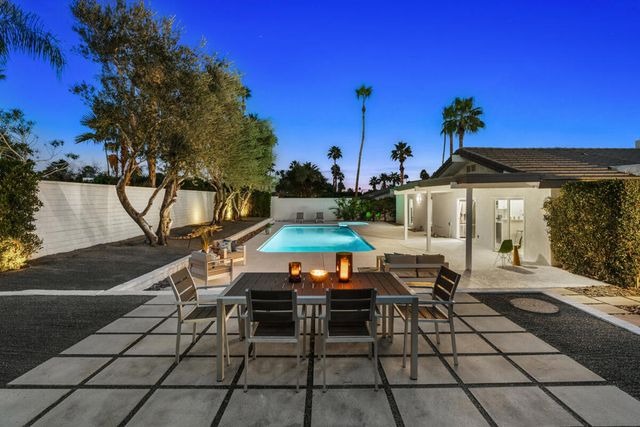 1022 E El Escudero Street, Palm Springs, CA 92262