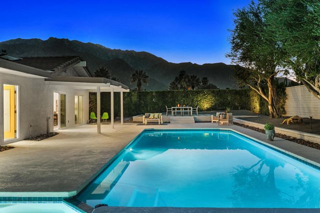 1022 E El Escudero Street, Palm Springs, CA 92262