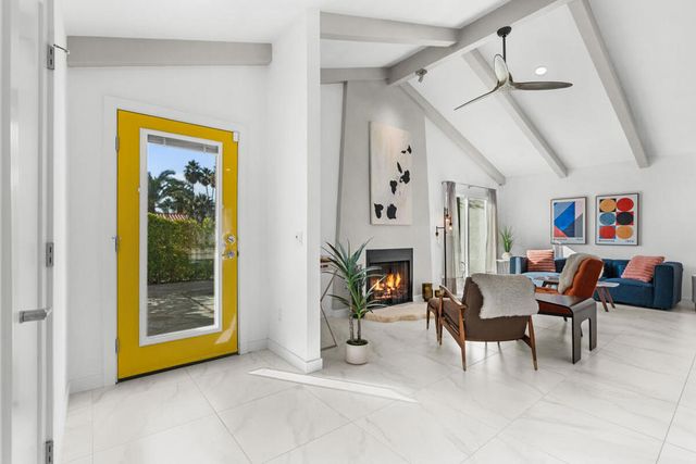 1022 E El Escudero Street, Palm Springs, CA 92262