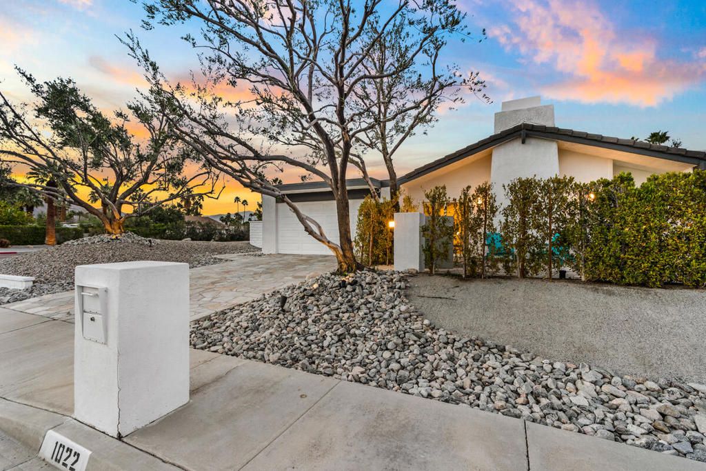 1022 E El Escudero Street, Palm Springs, CA 92262