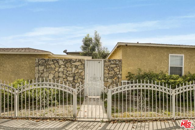 1300 S California Avenue, Compton, CA 90221