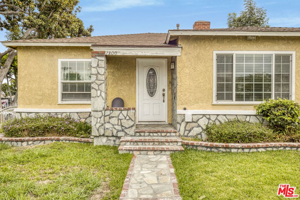 1300 S California Avenue, Compton, CA 90221