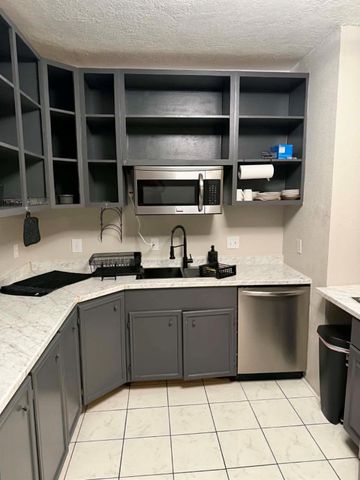 2021 Spenwick Drive 413, Houston, TX 77055