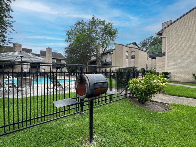 2021 Spenwick Drive 413, Houston, TX 77055