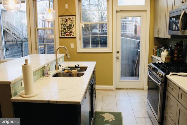 1011 8TH ST NE, Washington, DC 20002