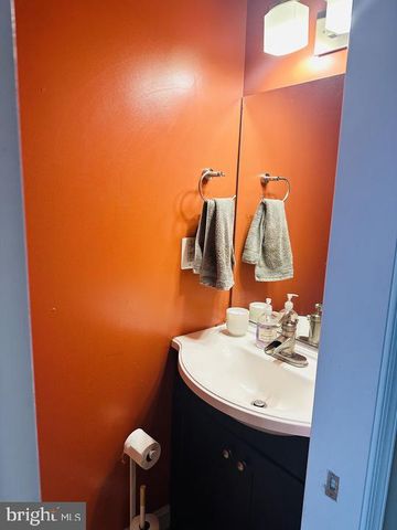 1011 8TH ST NE, Washington, DC 20002