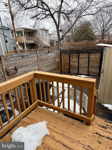 1011 8TH ST NE, Washington, DC 20002