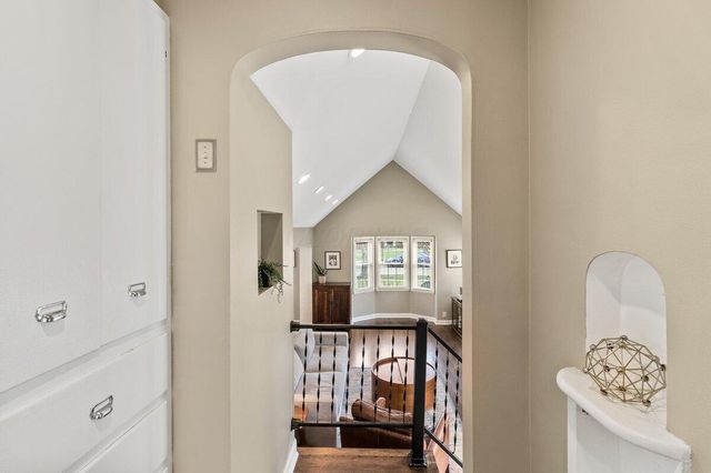 243 N Stanwood Road, Bexley, OH 43209