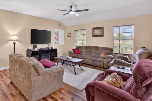 11009 Pikes Peak, Venus, TX 76084
