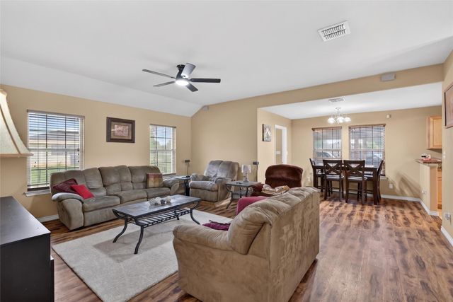 11009 Pikes Peak, Venus, TX 76084