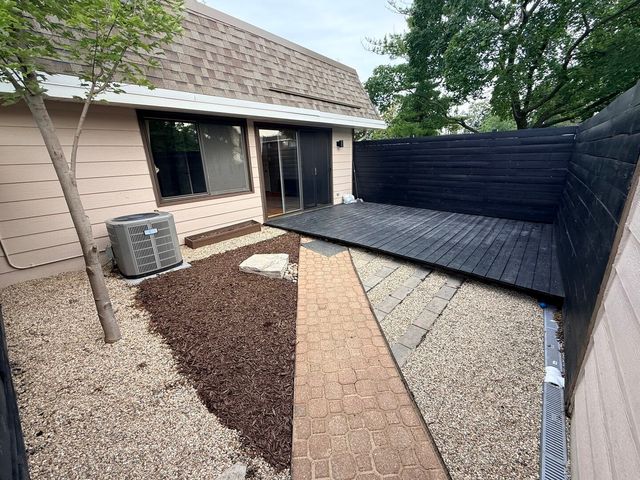5561 Court F 5561, Hanover Park, IL 60133