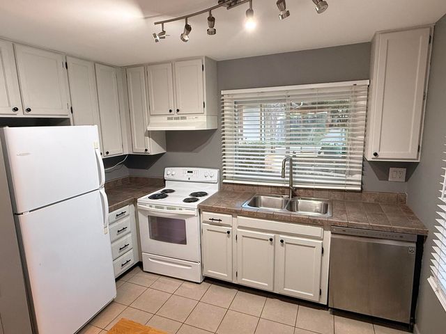 5561 Court F 5561, Hanover Park, IL 60133