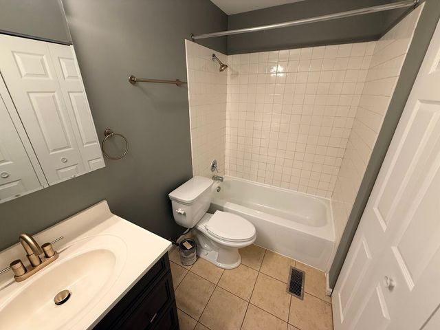 5561 Court F 5561, Hanover Park, IL 60133