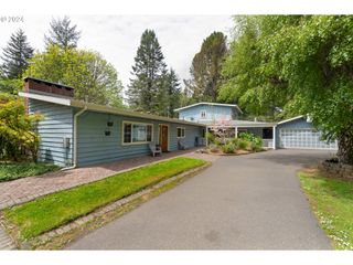 93706 PICKETT Ln, Coos Bay, OR 97420