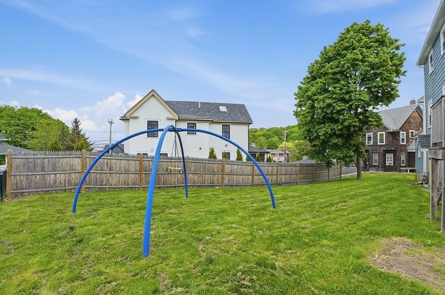 10 Newton Street, Hull, MA 02045