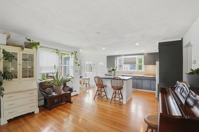 10 Newton Street, Hull, MA 02045
