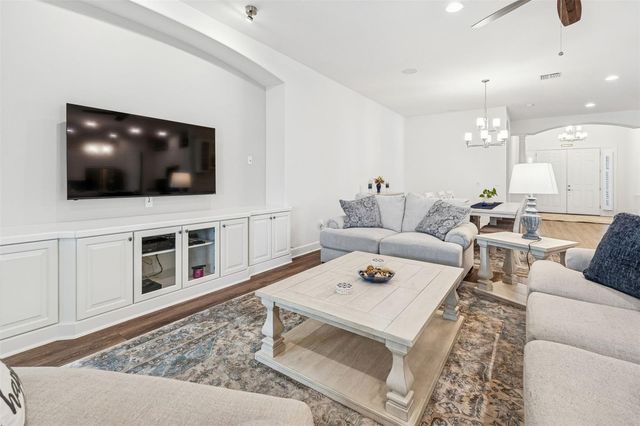 8723 SORANO VILLA DRIVE, Tampa, FL 33647