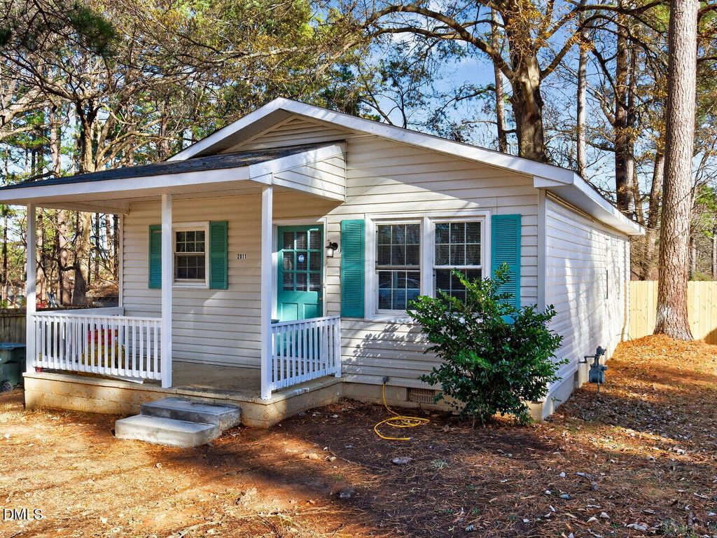 2811 Club Plaza Road, Raleigh, NC 27603