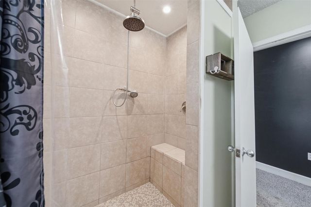 825 Gerald Avenue, Jackson, MI 49203