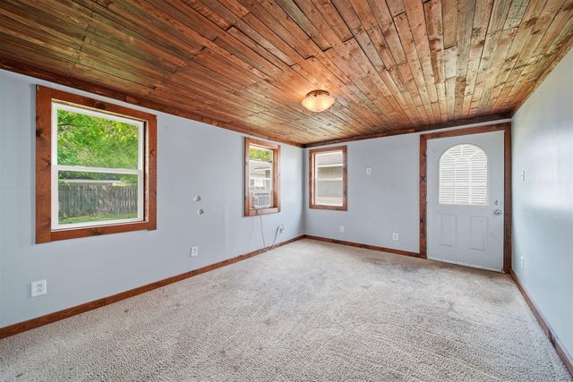 825 Gerald Avenue, Jackson, MI 49203