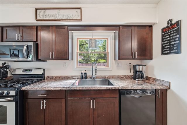 825 Gerald Avenue, Jackson, MI 49203