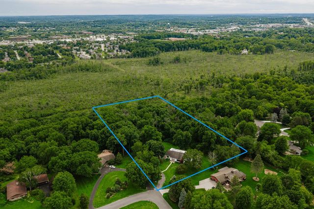 1345 Hickory Hill LANE, Brookfield, WI 53045