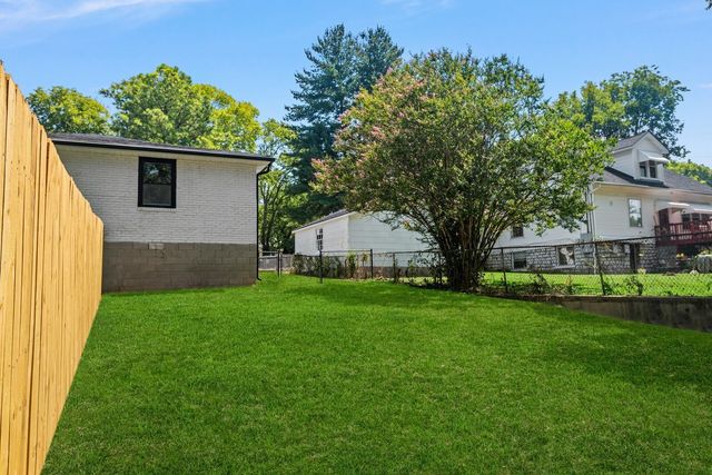 1402 Montgomery Ave B, Nashville, TN 37207
